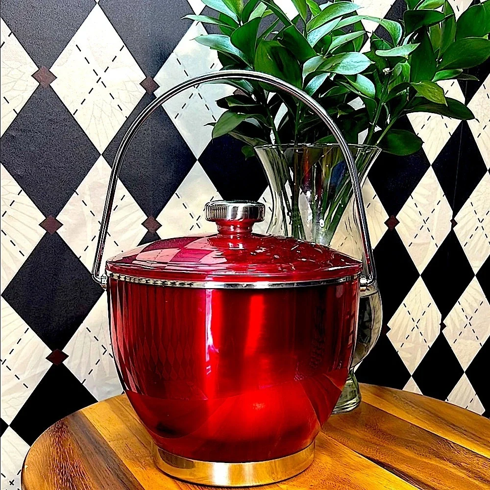 Mid-Century Red Acrylic & Stainless Steel Ice Bucket – Bold Retro Barware - Picture 9 of 14